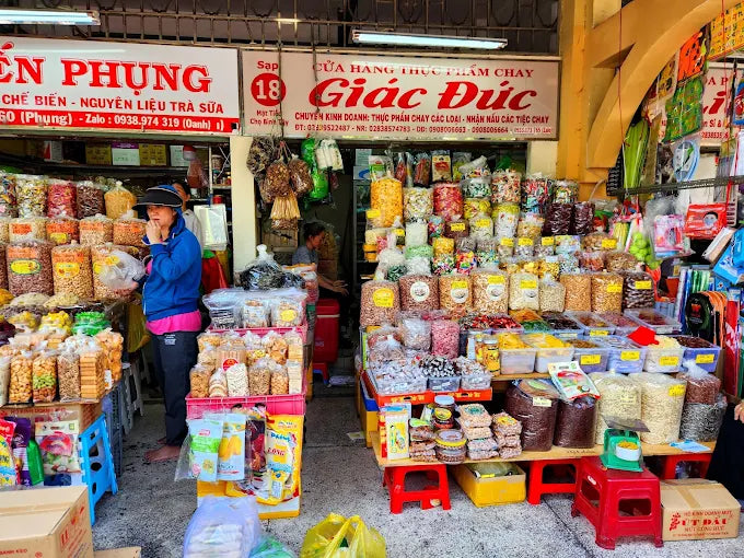 Chợ Bình Tây: Hồn chợ Sài Gòn và trải nghiệm độc đáo cùng Local Trips