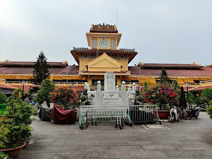 Binh Tay Market