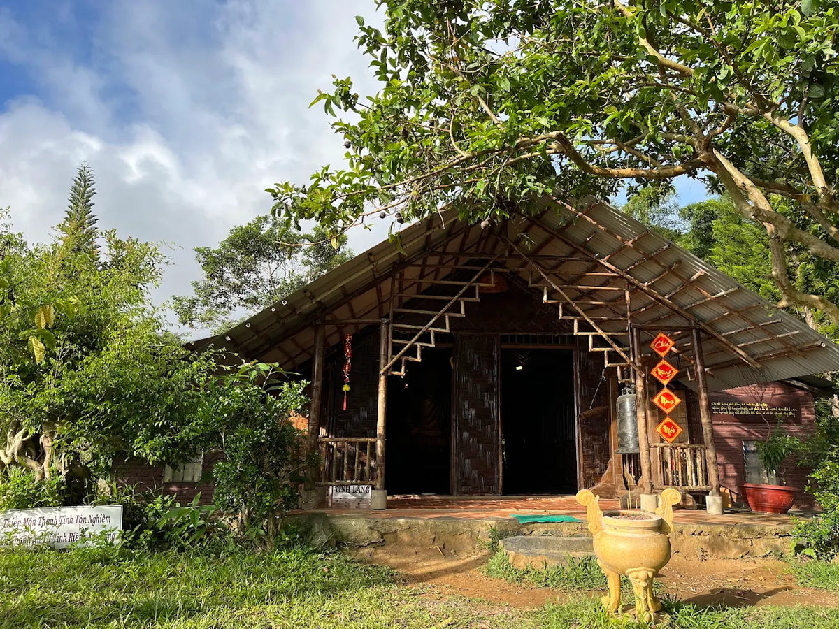 Chùa Linh Quy Pháp Ấn có thu phí tham quan không?