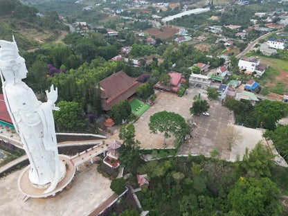 So Sánh Hình Thức Du Lịch Tự Túc Và Trải Nghiệm Cùng Hướng Dẫn Viên Bản Địa