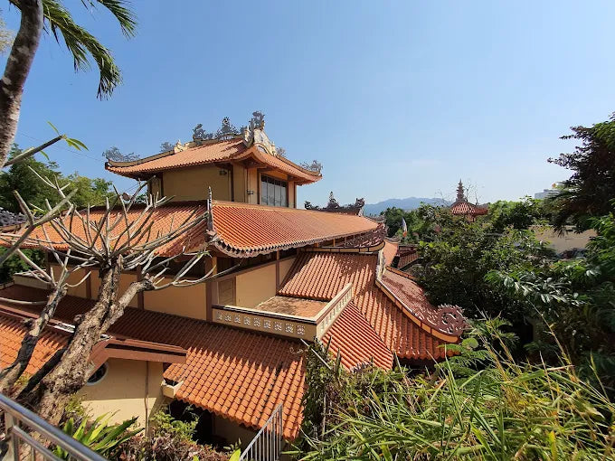 Cho hỏi từ tượng Phật Trắng có thể nhìn thấy những địa điểm nào của Nha Trang?