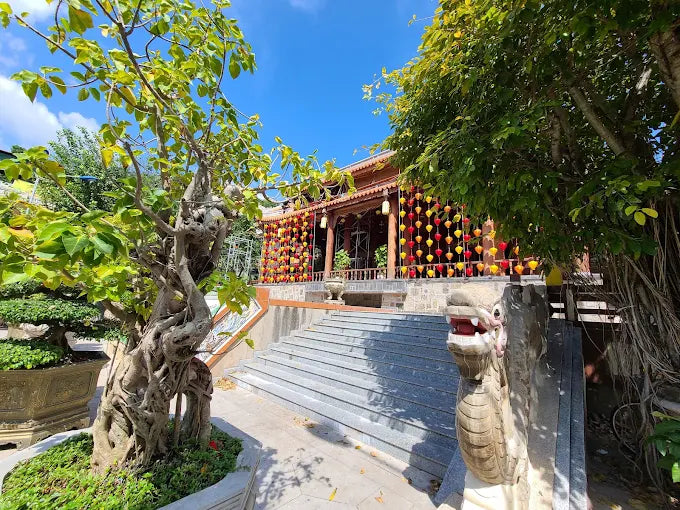 Khám Phá Chùa Long Sơn: Chiêm Bái Biểu Tượng Tâm Linh Của Nha Trang