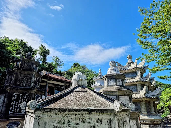 Bảng Giá Dịch Vụ Du Lịch Tham Quan Gần Chùa Long Sơn