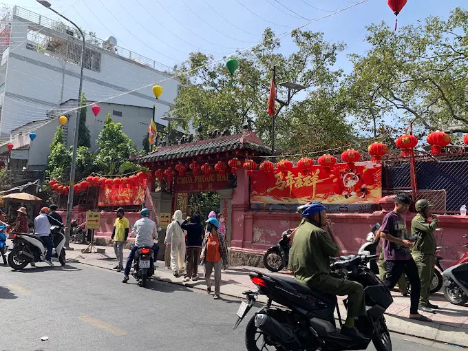 Kinh Nghiệm Khi Tham Quan Chùa Ngọc Hoàng (Chùa Phước Hải) TPHCM
