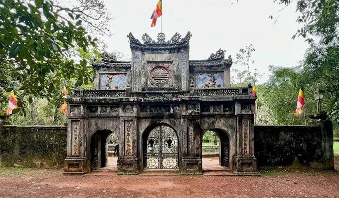 1. Chùa Từ Hiếu có cho phép chụp ảnh không?