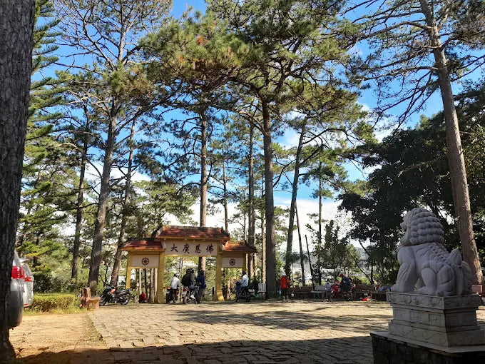 Khám Phá Chùa Tàu (Thiên Vương Cổ Sát) Đà Lạt: Nét Đẹp Kiến Trúc Hoa Tông