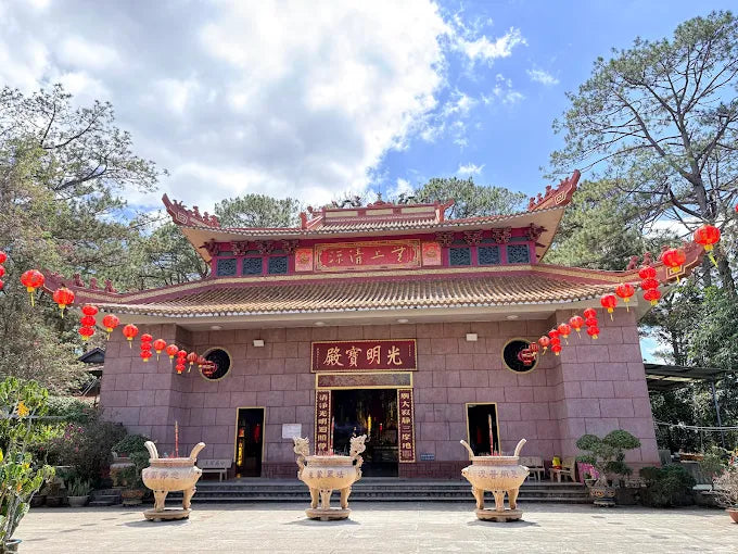 Giờ mở cửa đón khách của Chùa Tàu là khi nào?