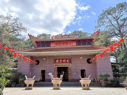 Giờ mở cửa đón khách của Chùa Tàu là khi nào?