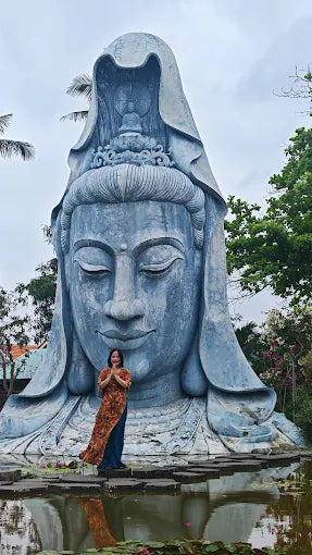 Chùa Thanh Lương cách trung tâm thành phố Tuy Hòa (trung tâm hành chính ven biển của Đắk Lắk mới) khoảng 10km về phía Bắc. 
