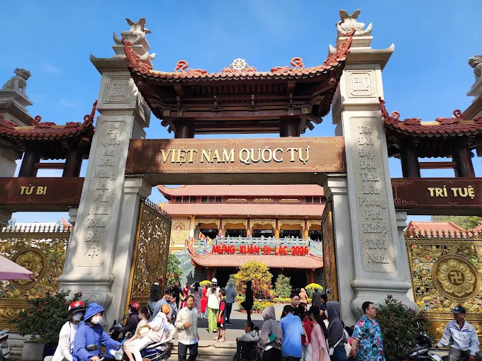 Viet Nam Quoc Tu Pagoda HCMC