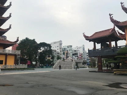 Những Ai Thường Đến Chùa Việt Nam Quốc Tự TPHCM Để Làm Gì?