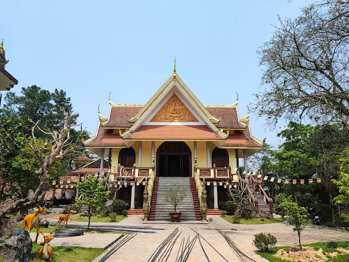 Chùa Thiền Lâm: "Xứ Sở Chùa Vàng" Thu Nhỏ Giữa Lòng Cố Đô