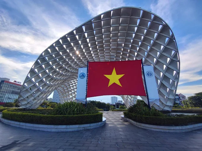 5. Từ Công viên APEC đi ra biển Mỹ Khê bao xa?