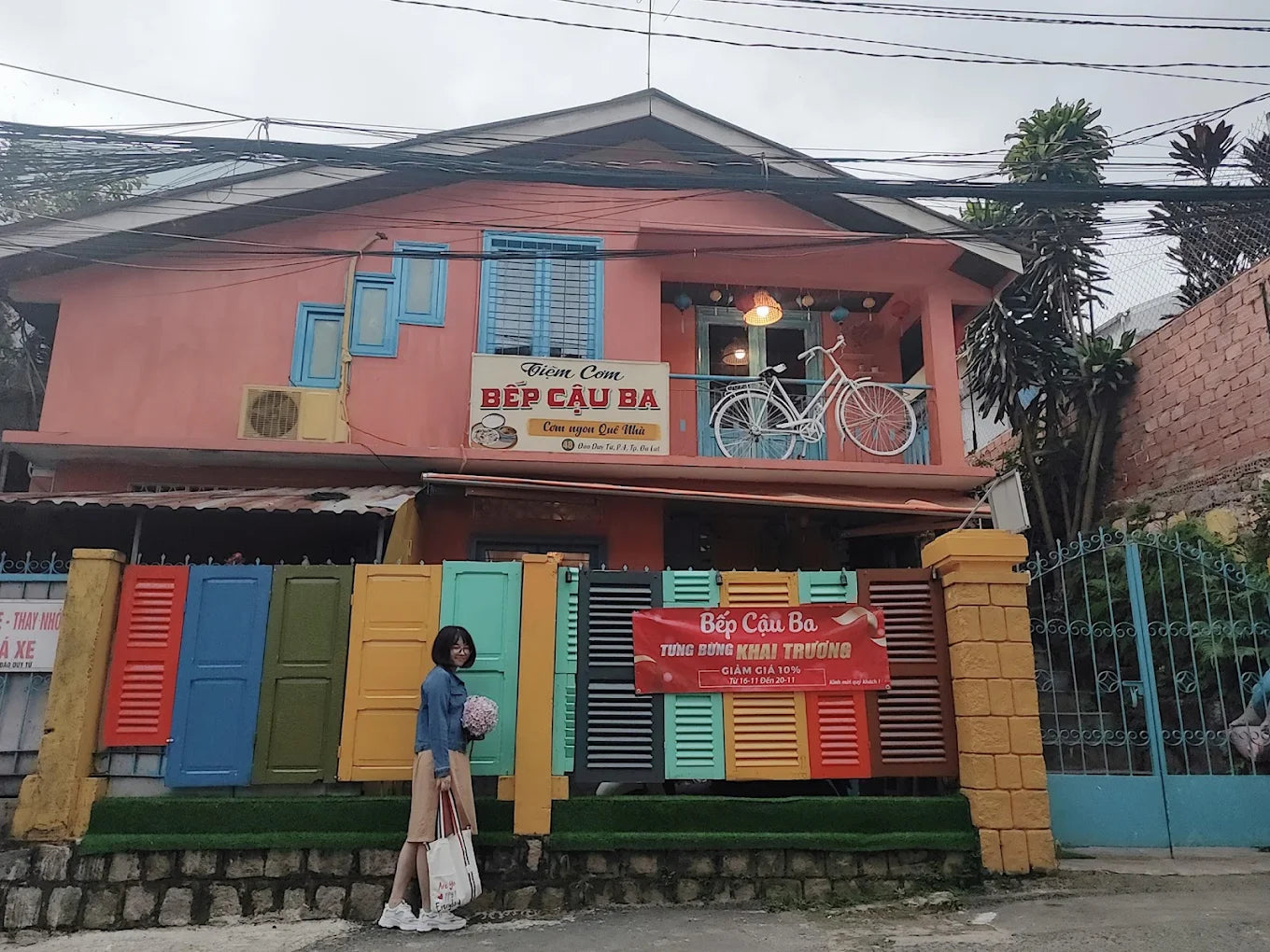 Làm thế nào để đặt dịch vụ xe đưa đón và tour tham quan trọn gói?