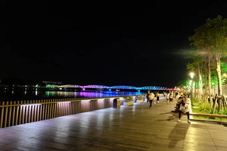 Vị Trí Địa Lý – "Trái Tim" Kết Nối Hai Bờ