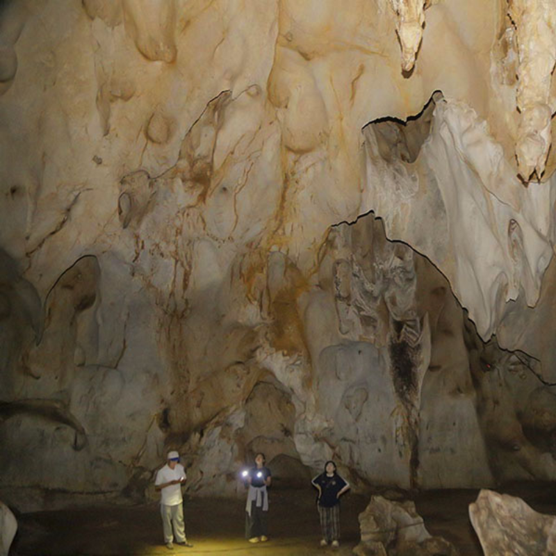 Động Pa Thơm