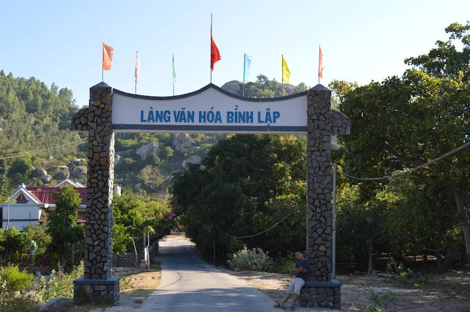 Các Câu Hỏi Thường Gặp Khi Du Lịch Đảo Bình Lập (FAQs)