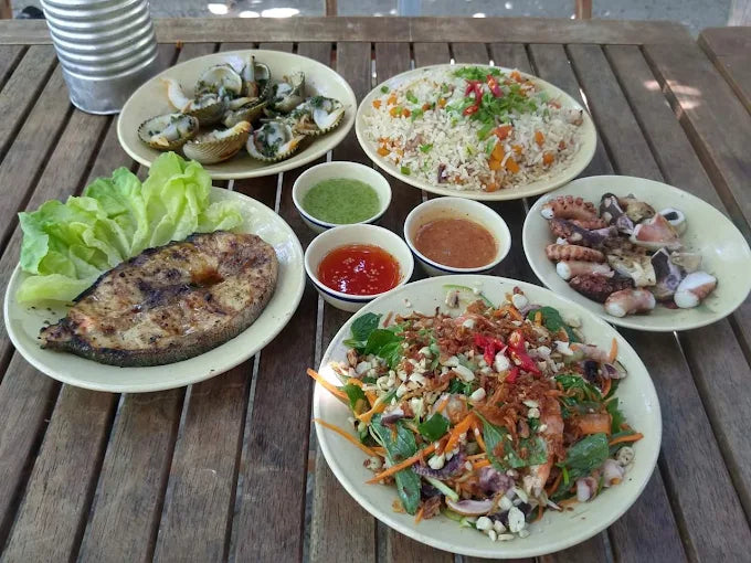 Đi du lịch Bình Lập có cần phải đi tàu hay cano ra đảo không?