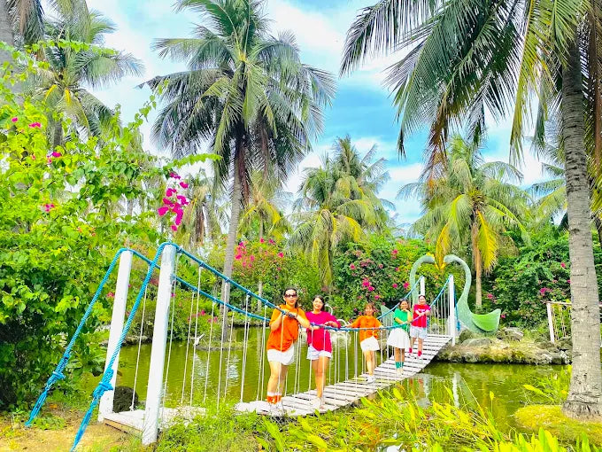 Khám Phá Đảo Khỉ (Hòn Lao) Nha Trang: Vương Quốc Linh Trưởng Giữa Vịnh Nha Phu Xanh Ngát