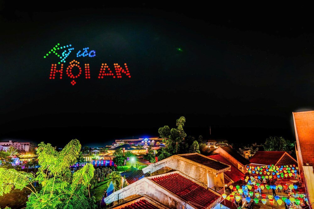4. Ngoài show diễn chính, trên đảo còn có hoạt động gì khác?