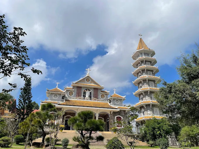 Phương Tiện Di Chuyển Đến Đan Viện Thiên An – Hành Trình Xuyên Rừng Thông