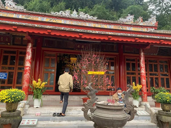 Điện Hòn Chén: Nơi Hội Tụ Tín Ngưỡng Dân Gian Giữa Cảnh Sắc Sông Hương