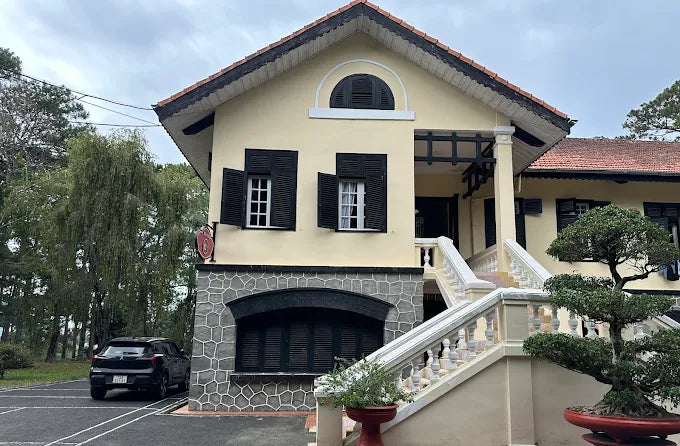 Khám Phá Dinh Bảo Đại II Đà Lạt: Dinh Toàn Quyền Uy Nghi Giữa Phố Núi