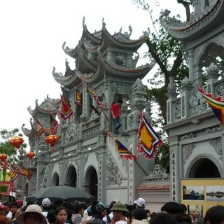 FAQ Về Đền Tiên La?
