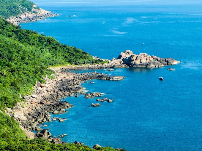 1. Đường trekking xuống Ghềnh Bàng có khó không?