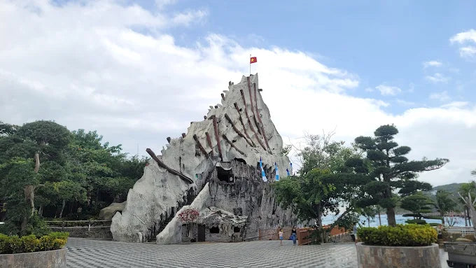 Trí Nguyên Aquarium on Soi Island