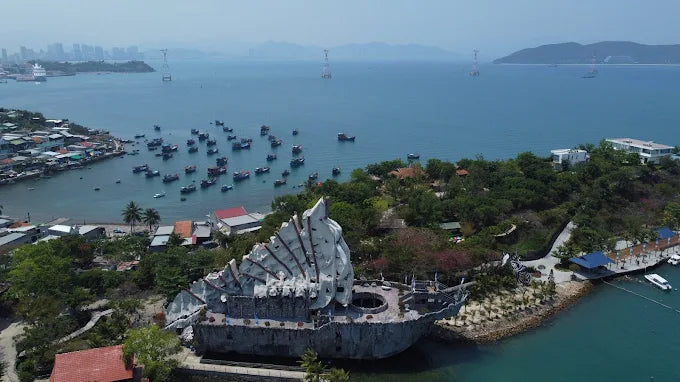Trí Nguyên Aquarium on Soi Island