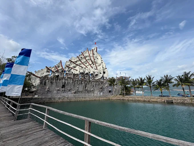 Trí Nguyên Aquarium on Soi Island