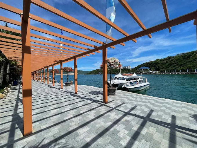 Trí Nguyên Aquarium on Soi Island
