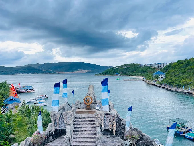 Hồ Cá Trí Nguyên Aquarium On Soi Island
