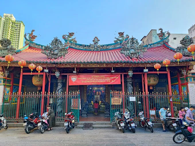 Kinh nghiệm tham quan Hội Quán Hà Chương từ A-Z: Lời khuyên từ Local Trips