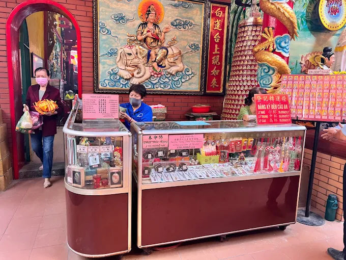 Hội quán Ôn Lăng - Chùa Quan Âm: Khám phá di sản tâm linh trăm năm cùng Local Trips