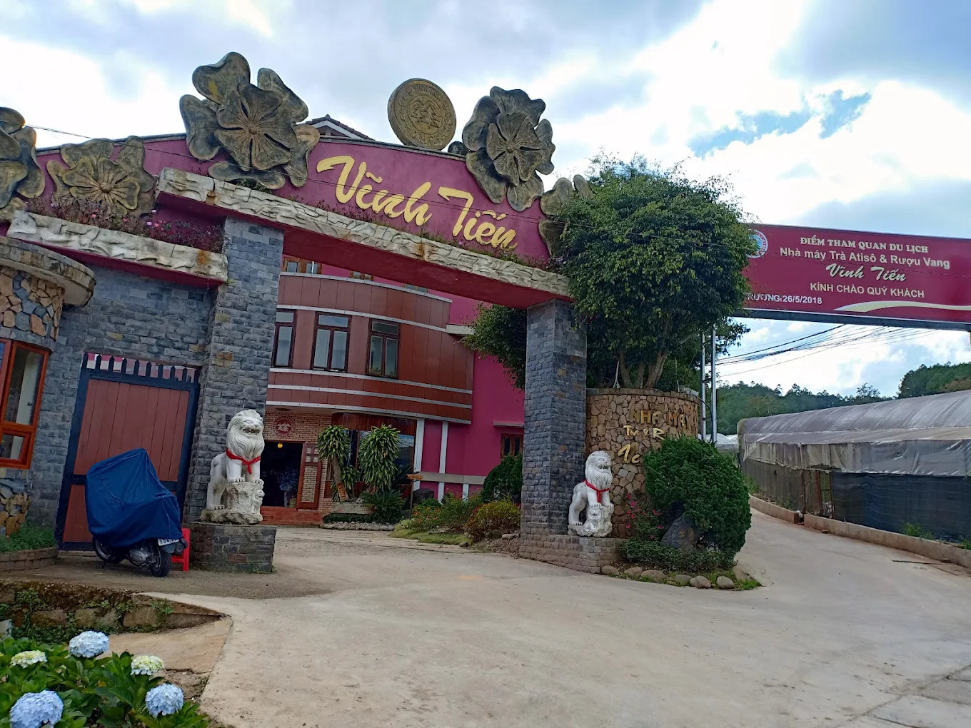 Hầm Rượu Vang Vĩnh Tiến Đà Lạt