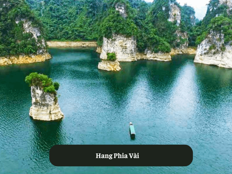 Hang Phia Vài