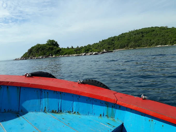 Khám Phá Hòn Một Nha Trang: Làng Chài Bình Yên Và Thủy Cung Giữa Lòng Biển Khơi