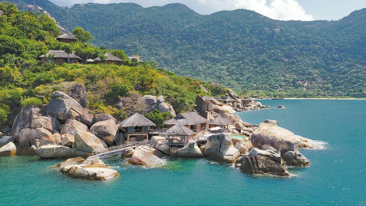 Hòn Ông (Đảo Cá Voi): Thiên Đường Nghỉ Dưỡng Sinh Thái Biệt Lập Tại Vịnh Vân Phong