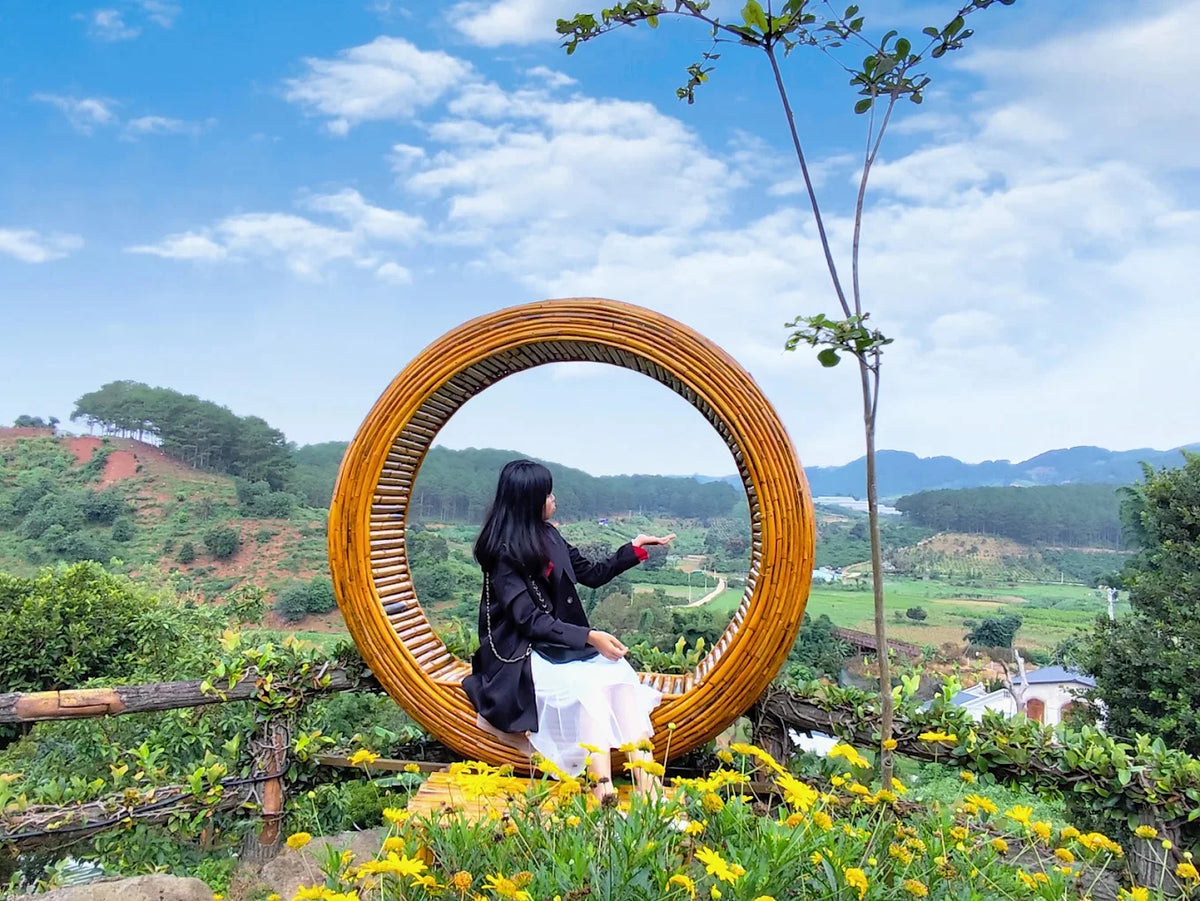 So Sánh Hình Thức Du Lịch Tự Túc Và Trải Nghiệm Cùng Hướng Dẫn Viên Bản Địa