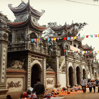 Lịch Sử Đền Tiên La: Dấu Ấn Thời Gian và Anh Hùng Ca
