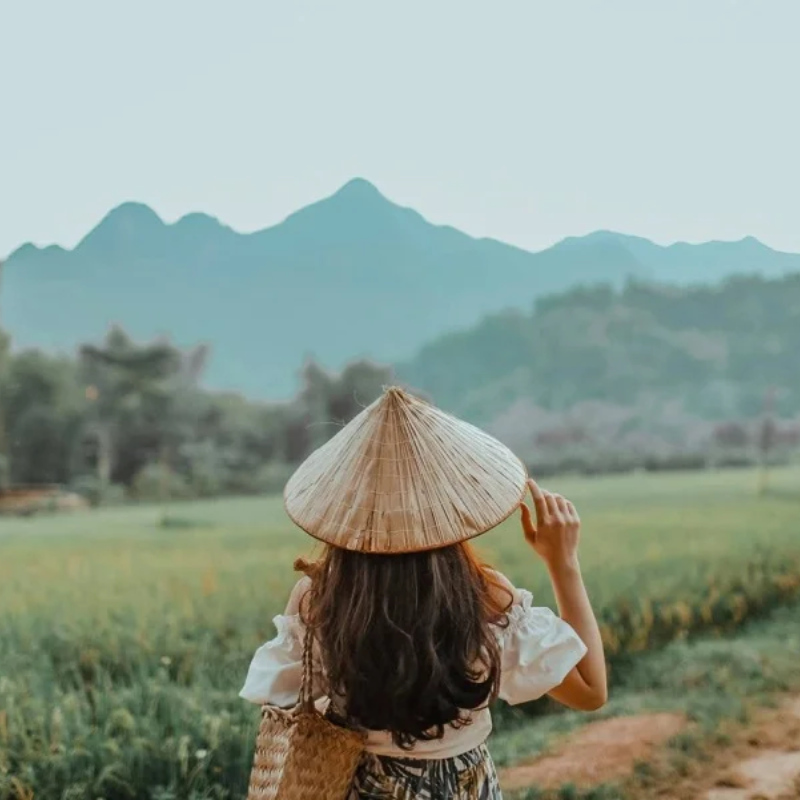 Lịch Sử Hình Thành Bản Pom Coọng: Dấu Ấn Thời Gian

