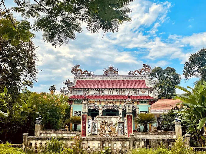 2. Đi bộ hay đi xe máy tham quan làng thuận tiện hơn?
