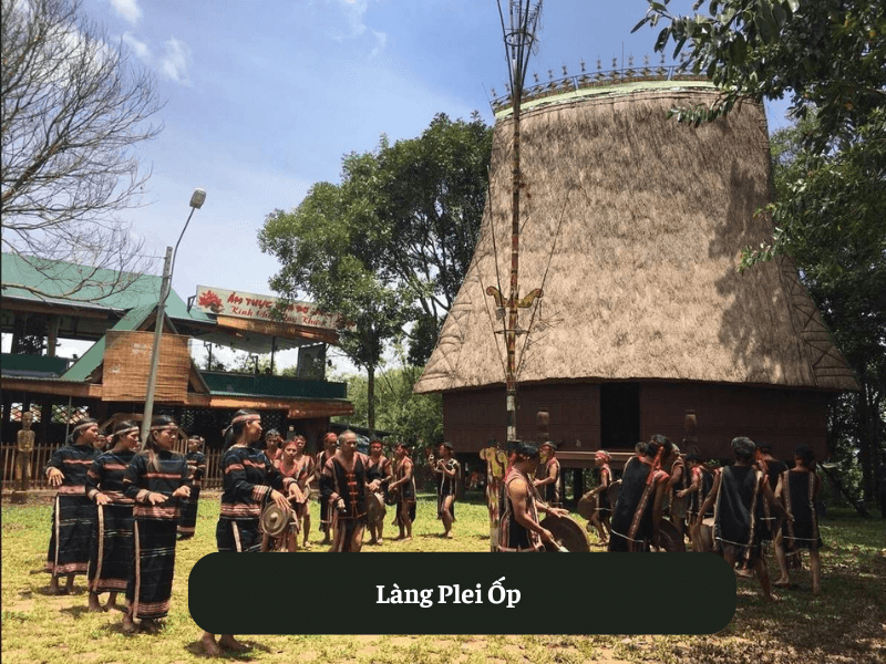 Làng Plei Ốp