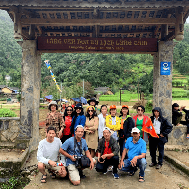 Làng văn hóa Lũng Cẩm