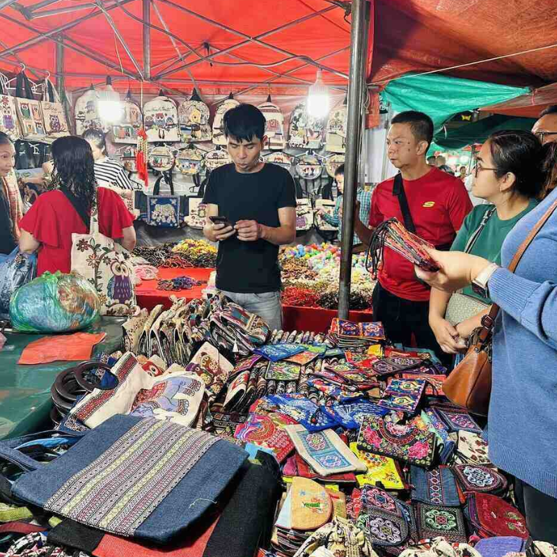 LocalTrips.ORG Chuyên Cung Cấp Thông Tin Tìm Kiếm, Địa Điểm Tham Quan Tại Chợ Đêm Sapa
