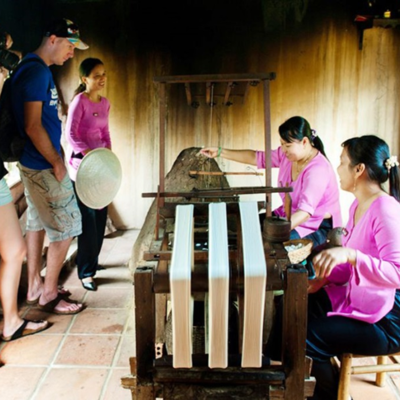 LocalTrips.ORG Chuyên Cung Cấp Thông Tin Tìm Kiếm, Địa Điểm Tham Quan Tại Làng nghề tơ lụa Mã Châu
