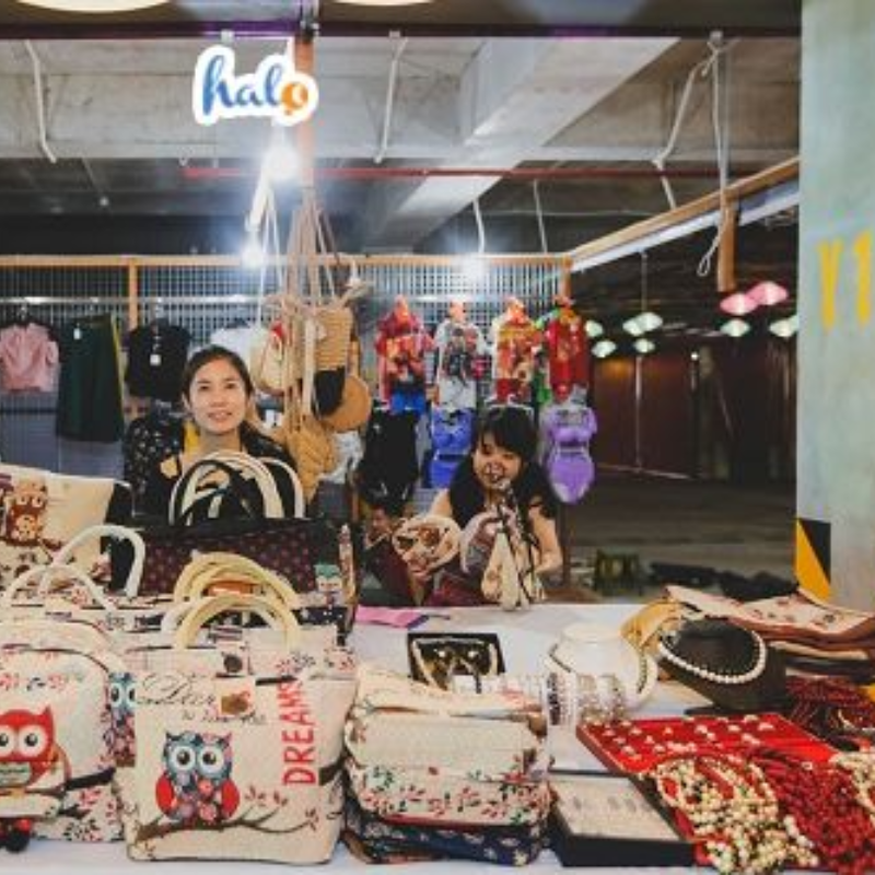 LocalTrips.ORG - "Cầu Nối" Đến Chợ Đêm Hạ Long và Vịnh Hạ Long