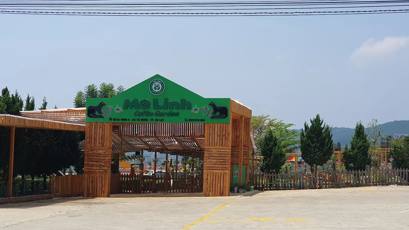 Mê Linh Coffee Garden có thu phí vào cổng không?